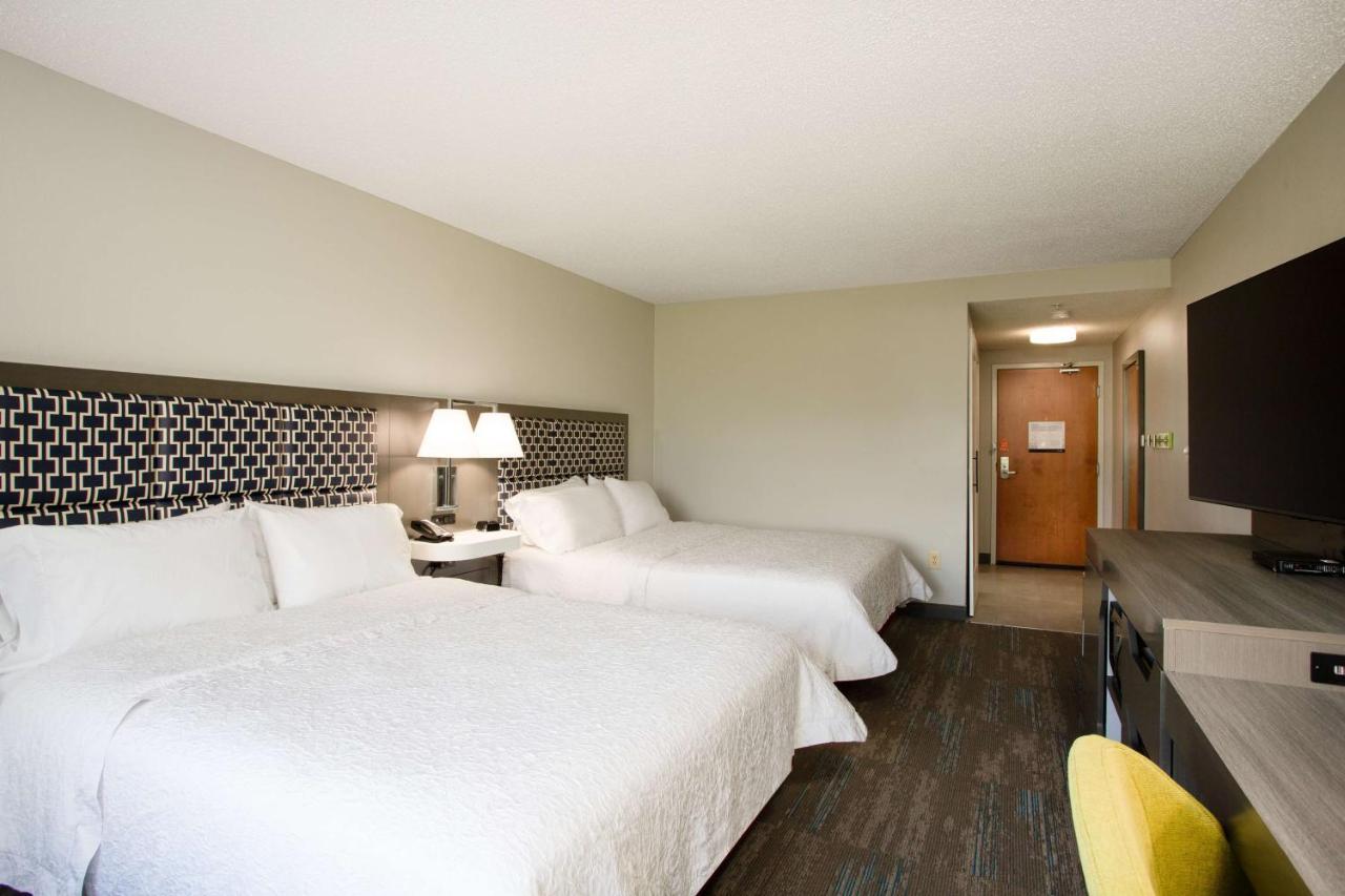 Hampton Inn Элкинс Экстерьер фото