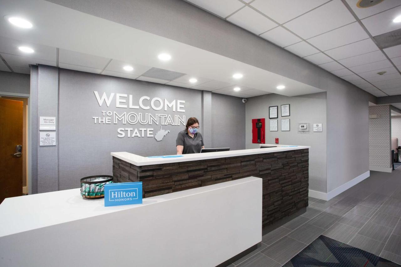 Hampton Inn Элкинс Экстерьер фото