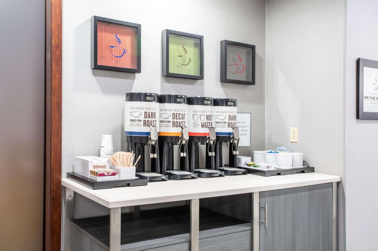 Hampton Inn Элкинс Экстерьер фото
