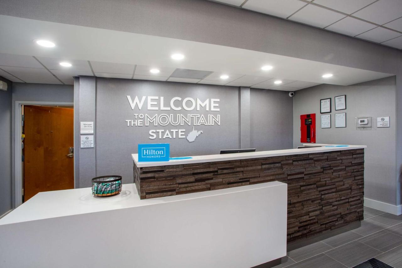 Hampton Inn Элкинс Экстерьер фото