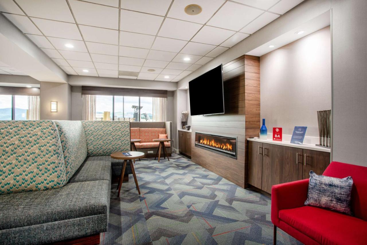 Hampton Inn Элкинс Экстерьер фото