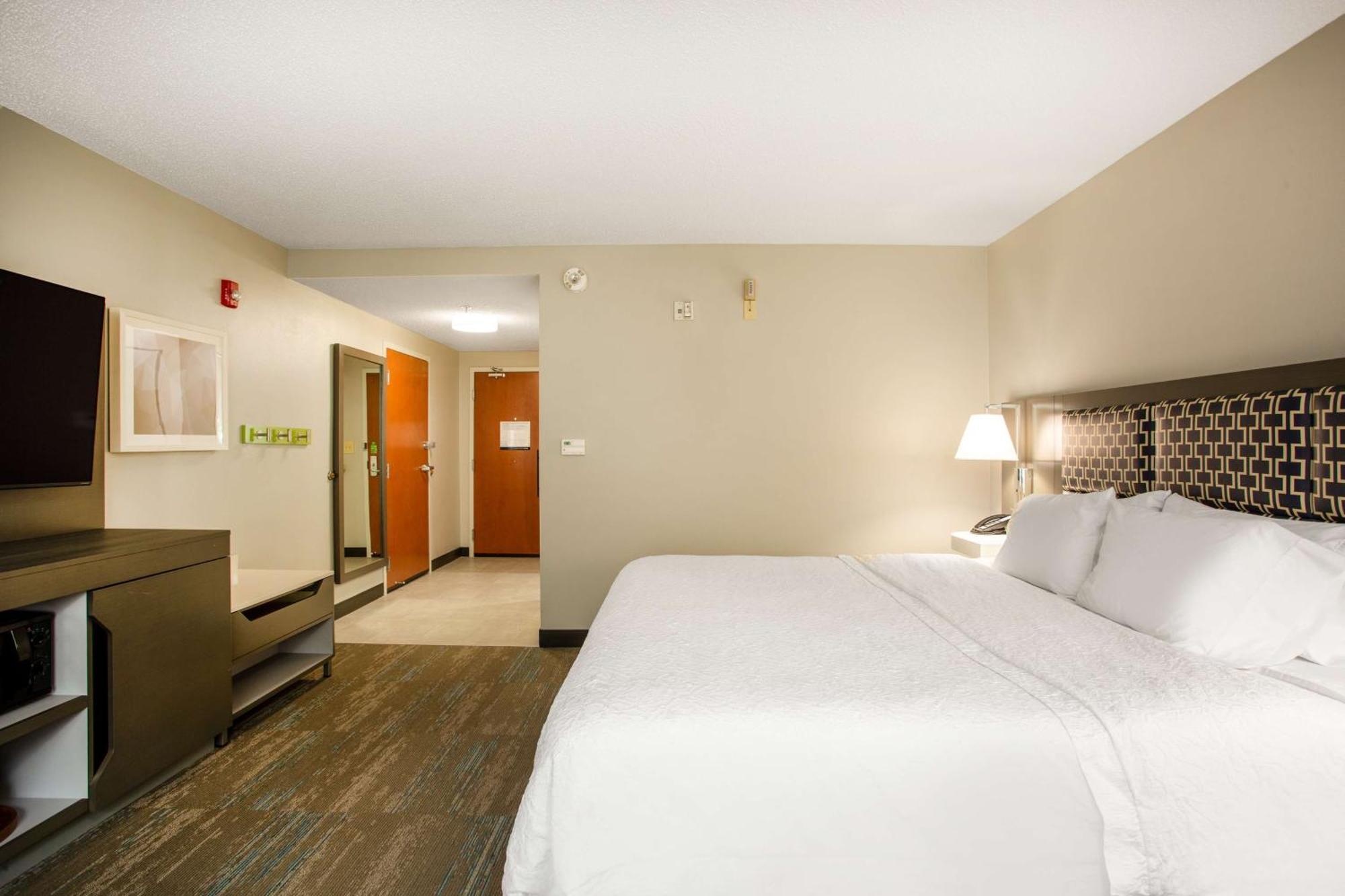 Hampton Inn Элкинс Экстерьер фото