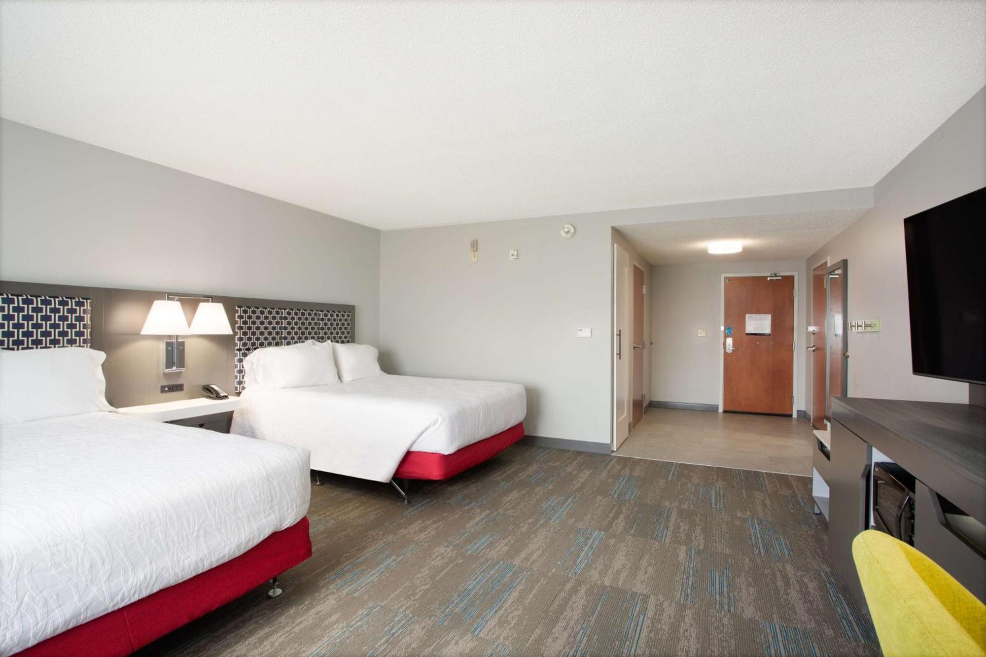 Hampton Inn Элкинс Экстерьер фото