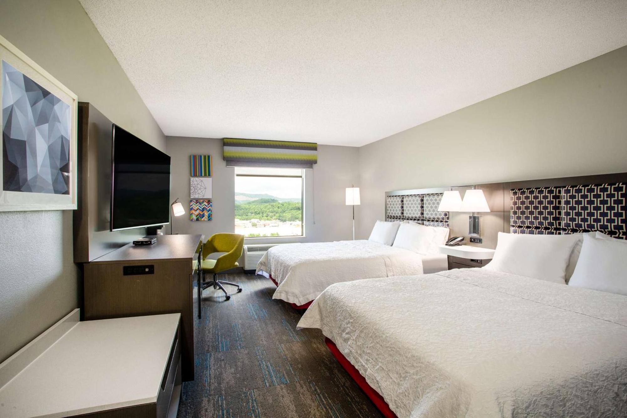 Hampton Inn Элкинс Экстерьер фото