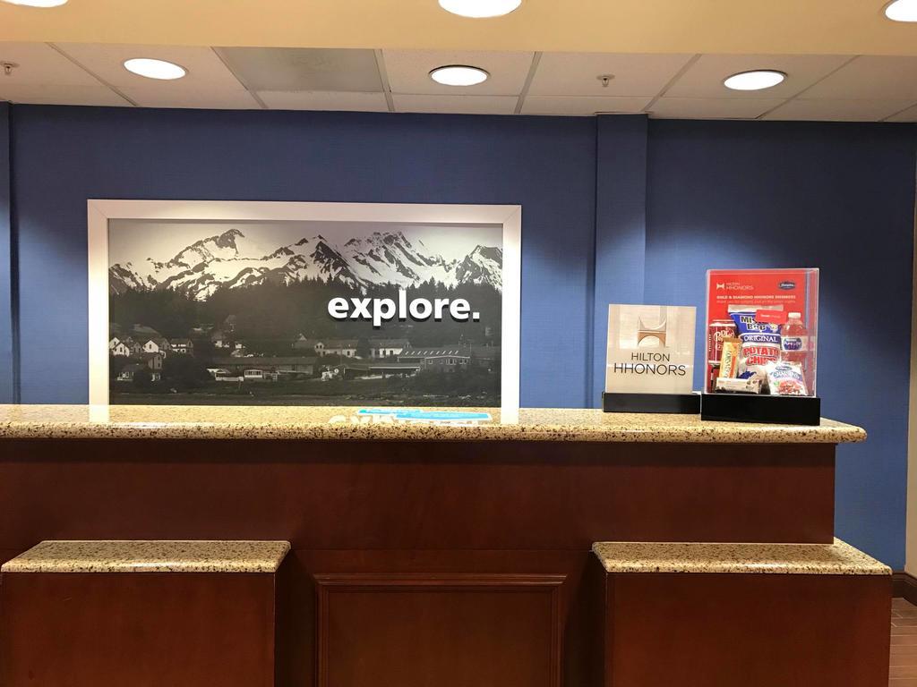 Hampton Inn Элкинс Экстерьер фото
