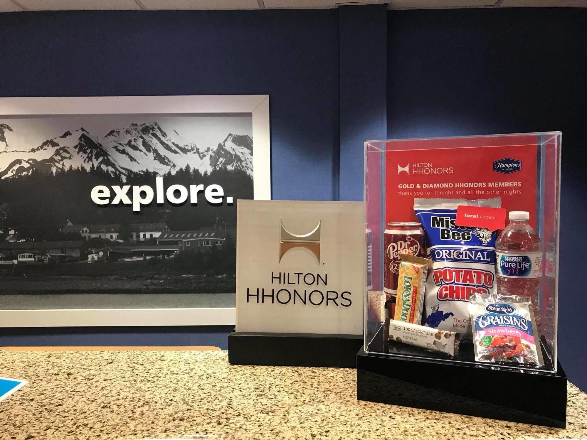 Hampton Inn Элкинс Экстерьер фото