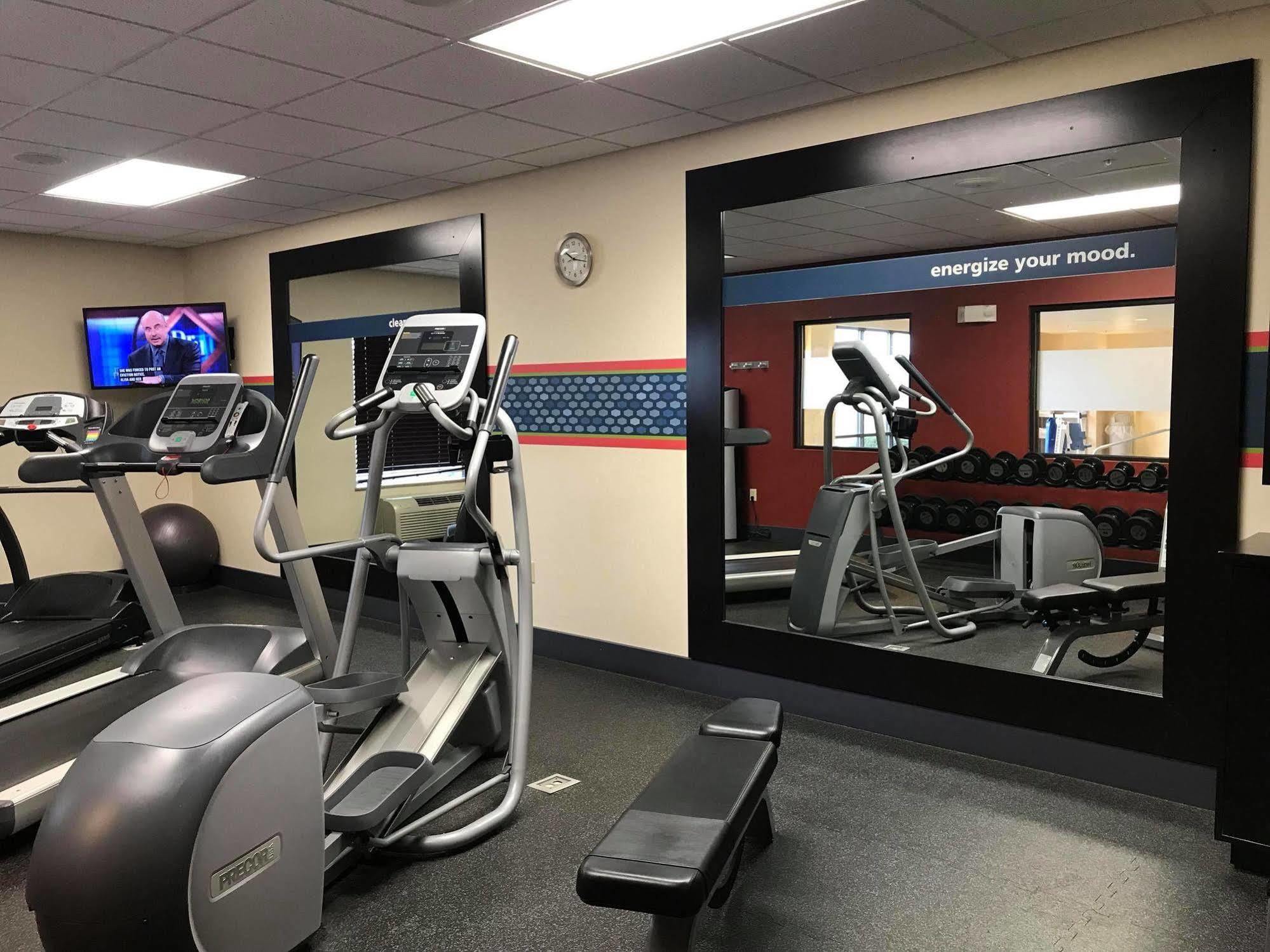 Hampton Inn Элкинс Экстерьер фото