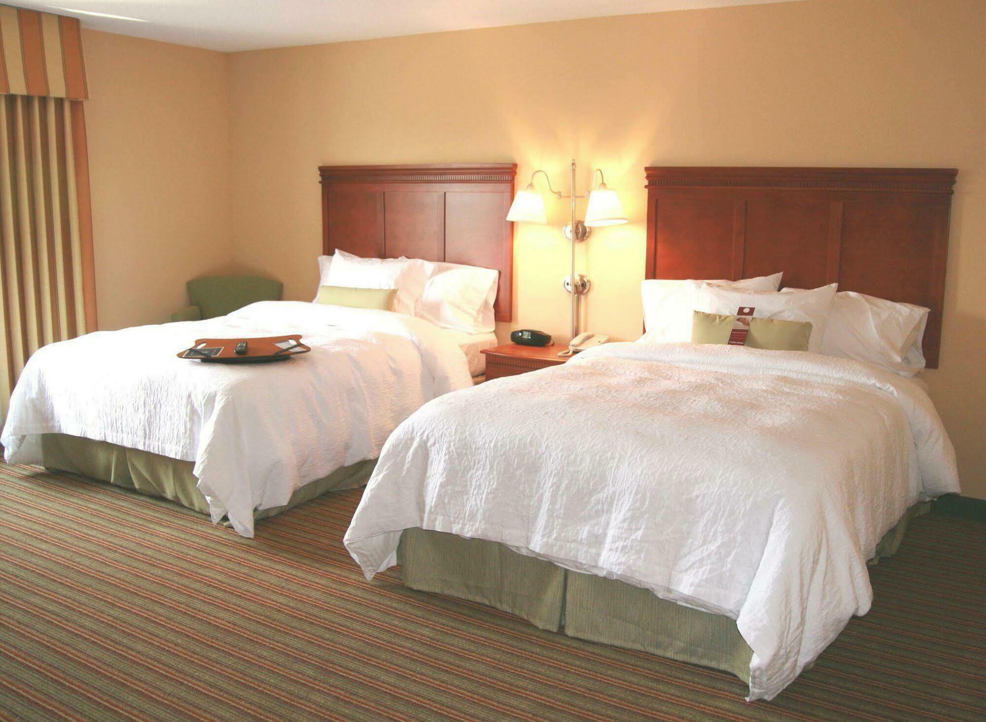 Hampton Inn Элкинс Номер фото