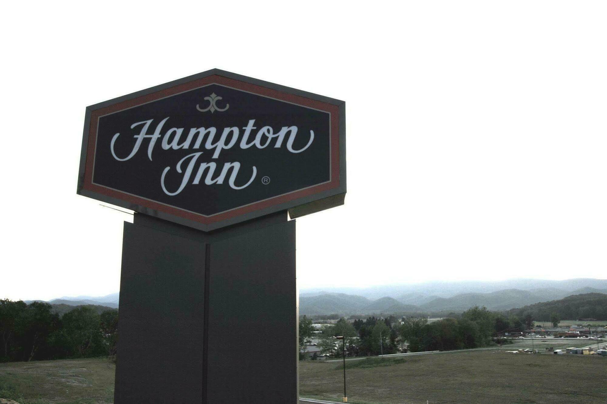 Hampton Inn Элкинс Экстерьер фото
